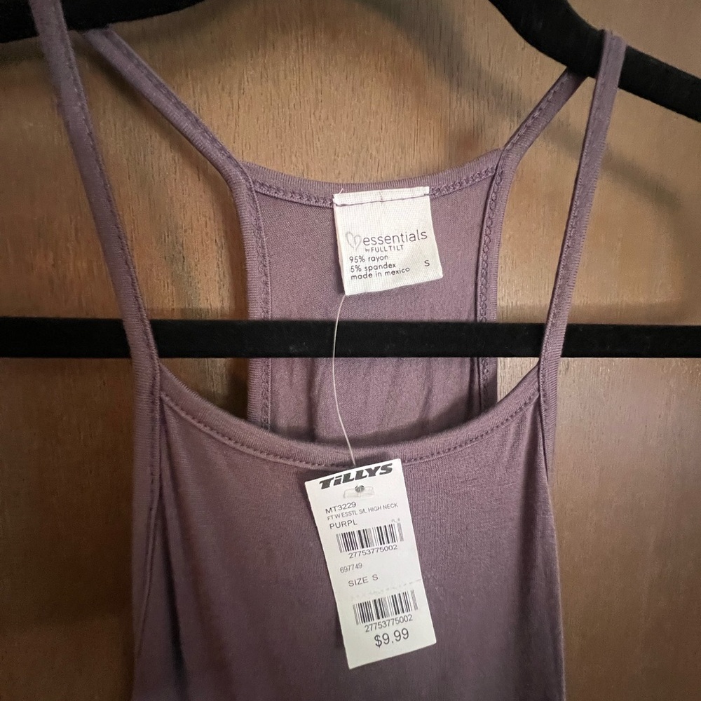 Tilly’s Crop High Neck Racerback - Picture 3 of 4